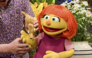 Ea este Julia, primul muppet cu autism din “Sesame Street”!